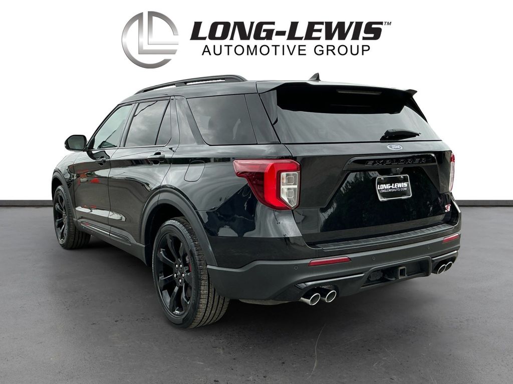 Used 2024 Ford Explorer - photo 2