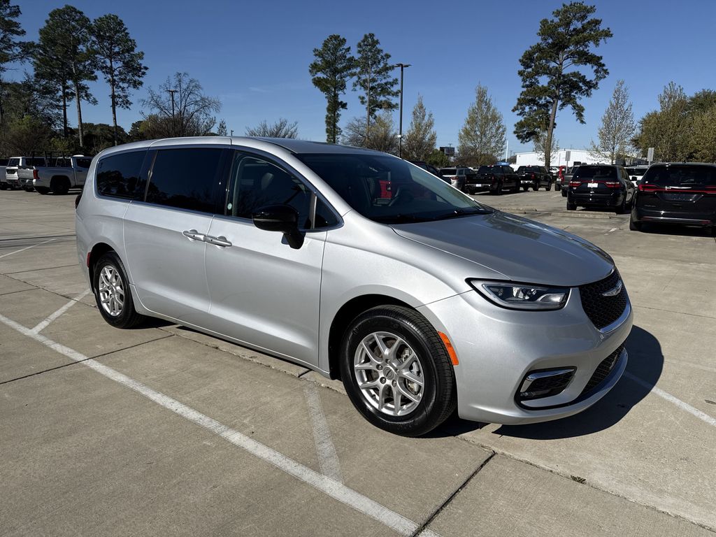 Used 2024 Chrysler Pacifica - photo 1