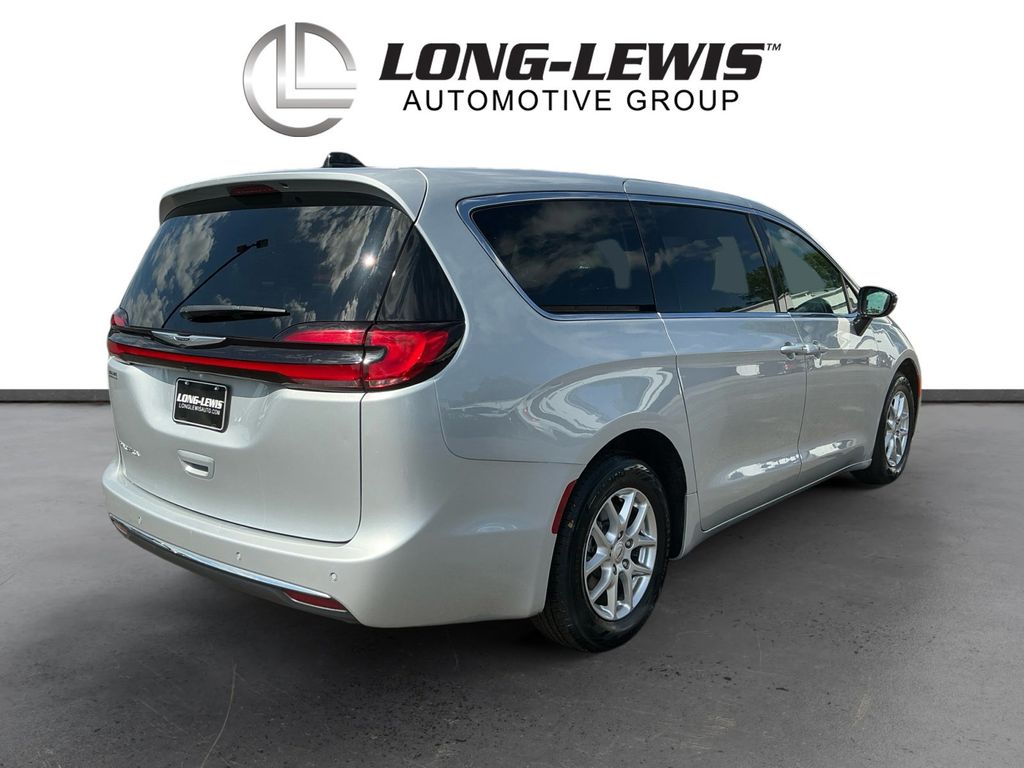 Used 2024 Chrysler Pacifica - photo 6