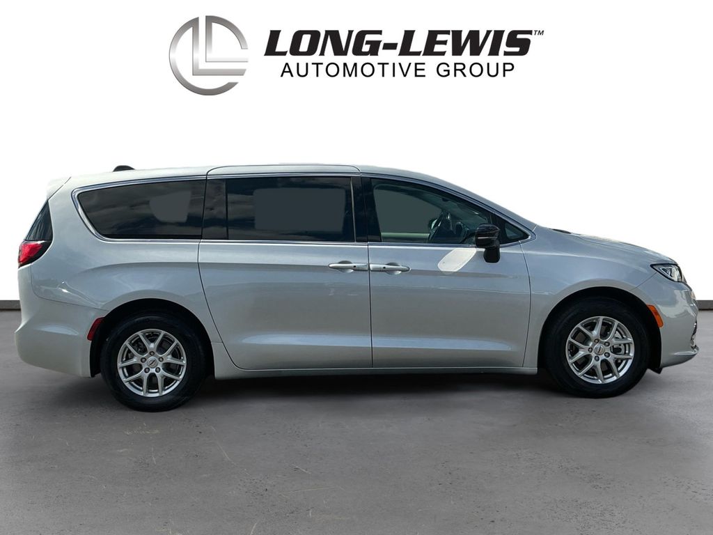 Used 2024 Chrysler Pacifica - photo 7