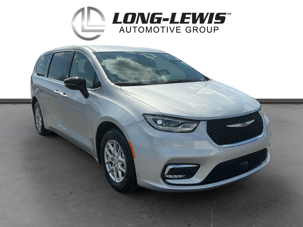 Used 2024 Chrysler Pacifica - photo 8