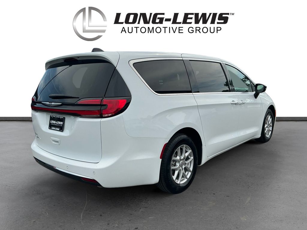 Used 2024 Chrysler Pacifica - photo 6