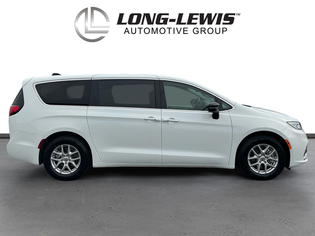 Used 2024 Chrysler Pacifica - photo 7