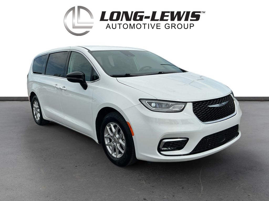 Used 2024 Chrysler Pacifica - photo 8