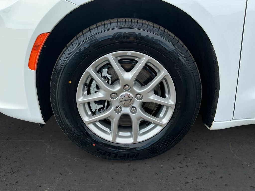Used 2024 Chrysler Pacifica - photo 10