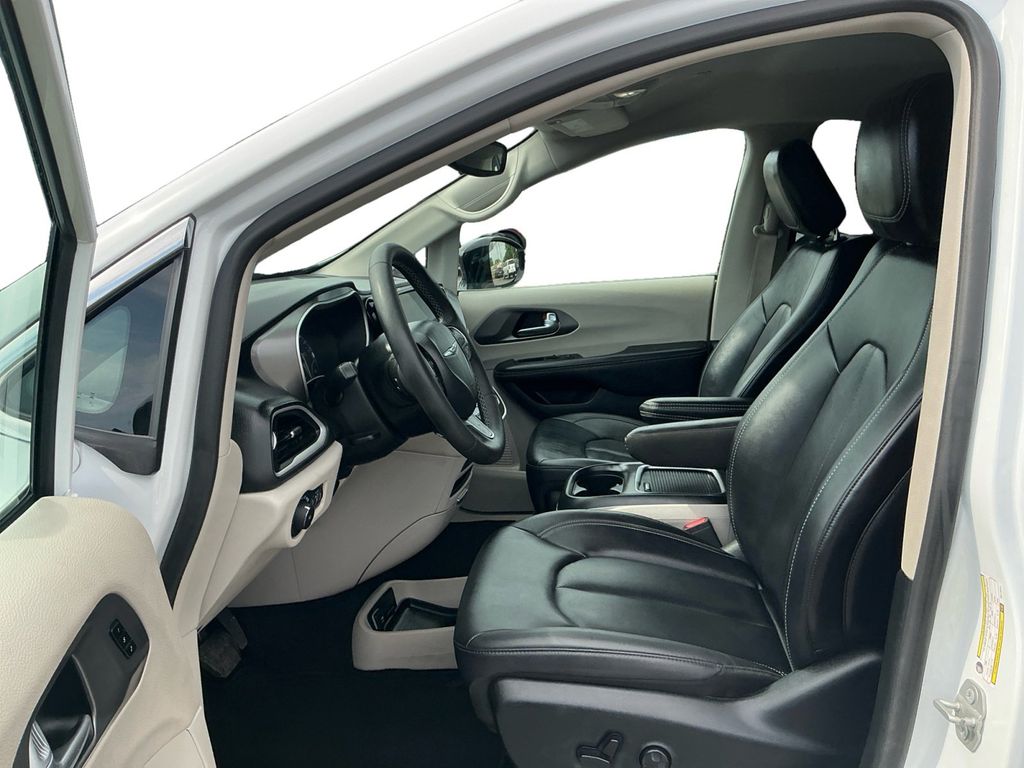 Used 2024 Chrysler Pacifica - photo 11