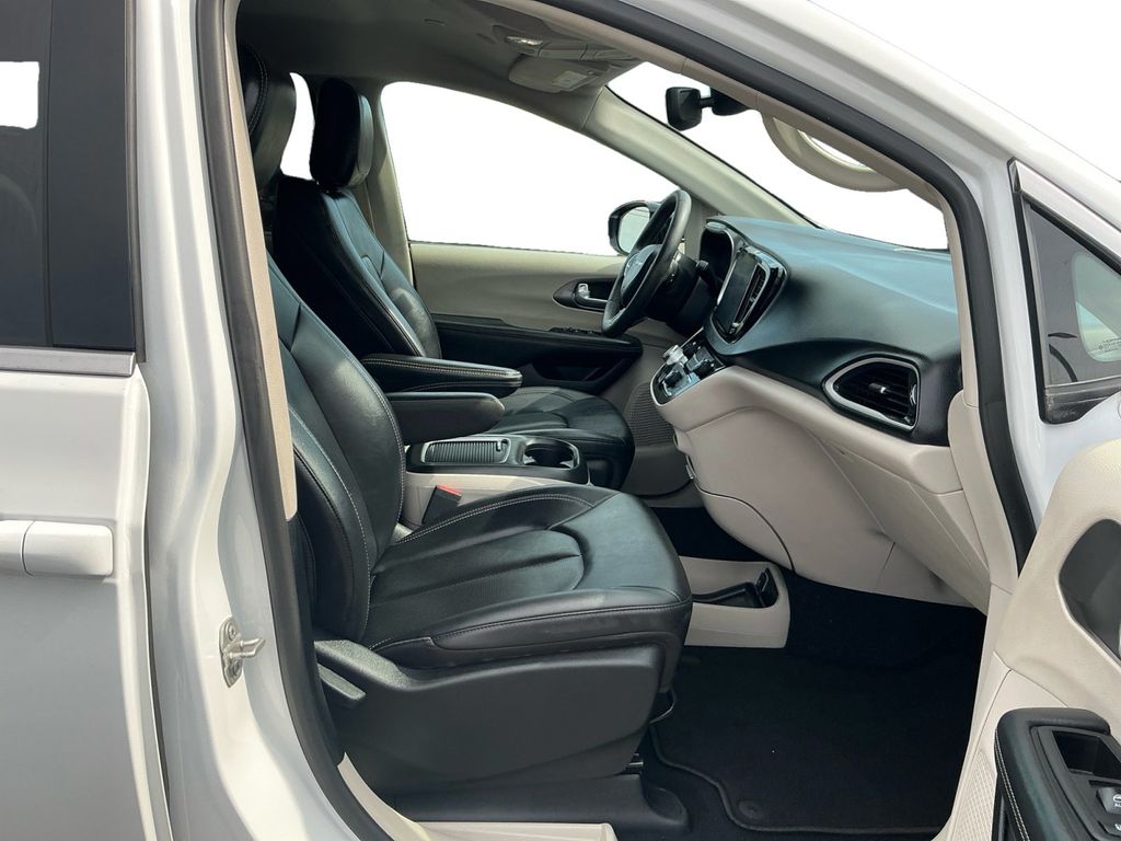 Used 2024 Chrysler Pacifica - photo 18