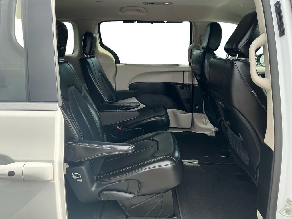 Used 2024 Chrysler Pacifica - photo 19