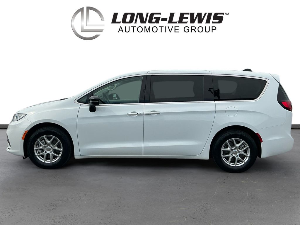 Used 2024 Chrysler Pacifica - photo 1