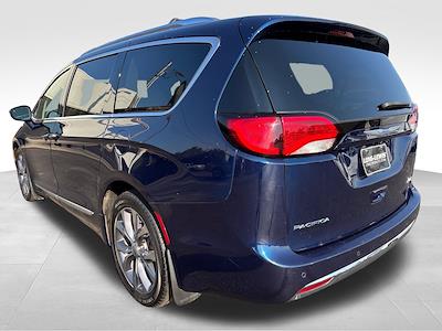 Used 2018 Chrysler Pacifica Limited Minivan for sale #F25BU006A - photo 2