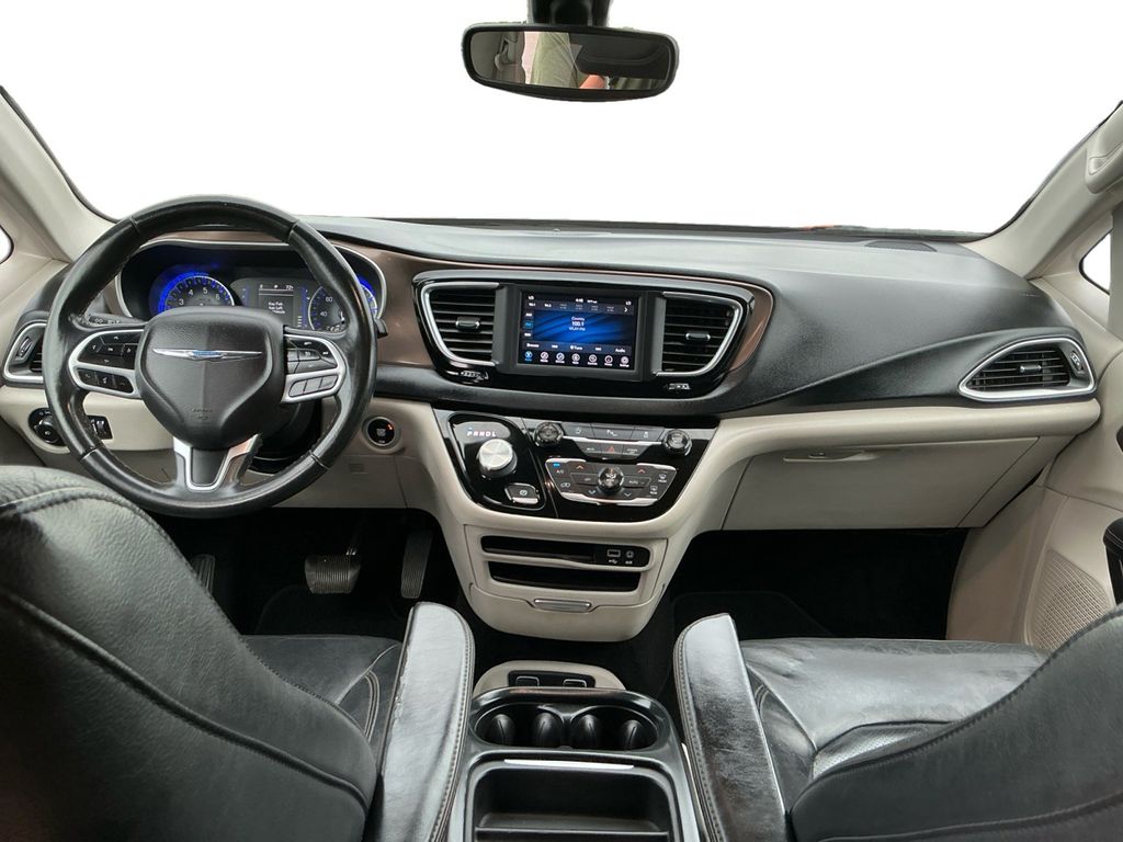 Used 2018 Chrysler Pacifica - photo 13