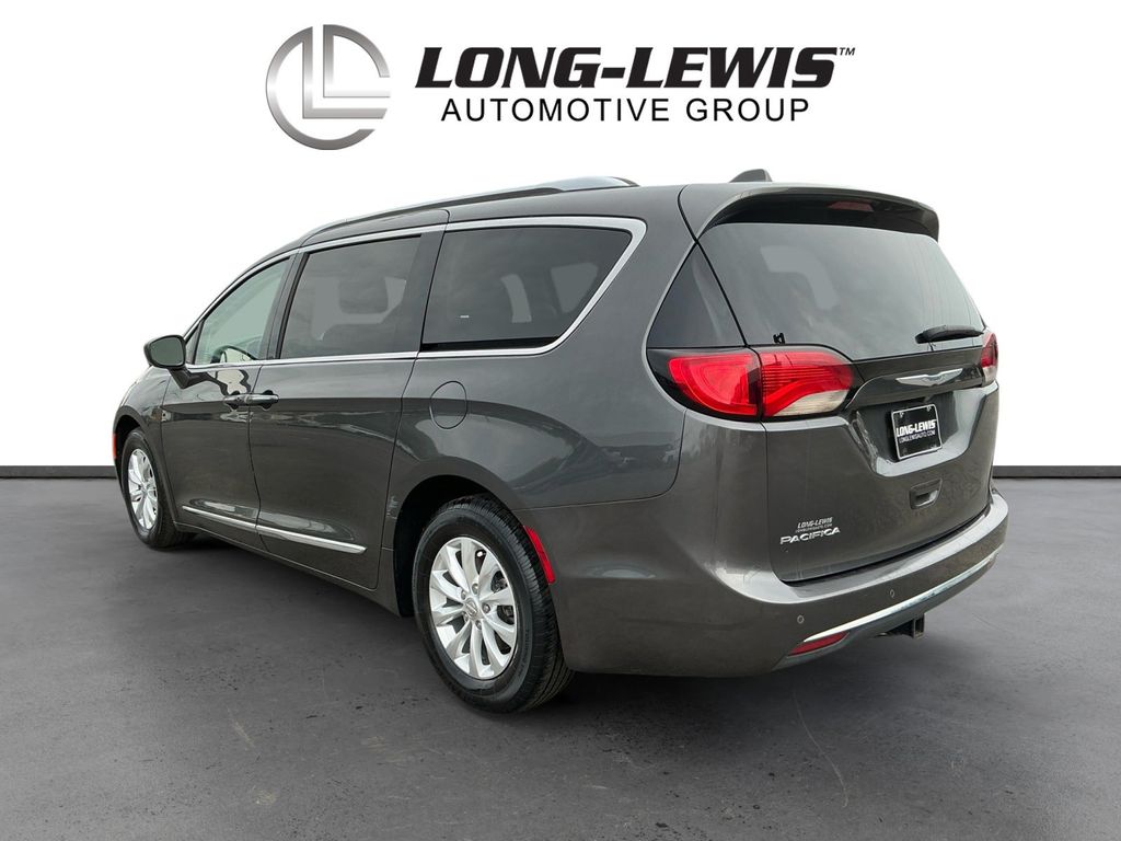 Used 2018 Chrysler Pacifica - photo 2