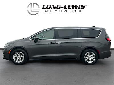 Used 2023 Chrysler Pacifica - photo 1
