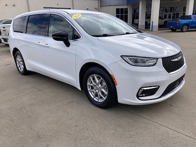 Used 2024 Chrysler Pacifica - photo 1