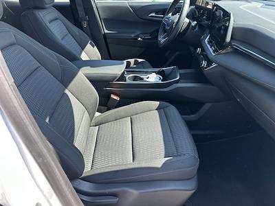 Used 2025 Chevrolet Equinox - photo 1