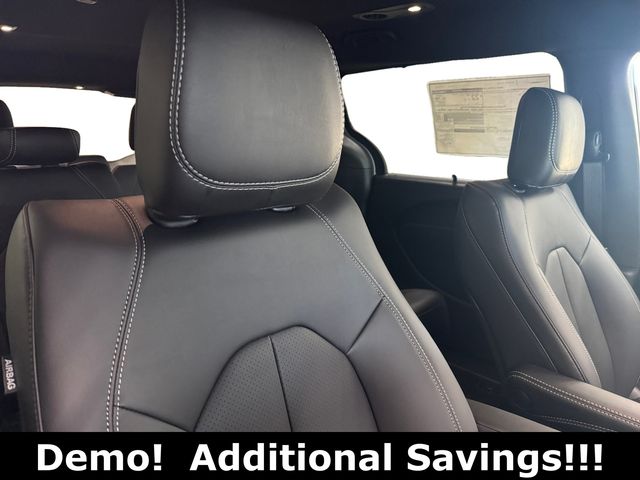 Used 2026 Chrysler Pacifica - photo 9