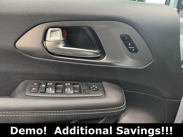 Used 2026 Chrysler Pacifica - photo 10