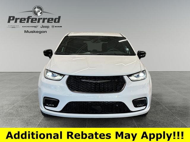 Used 2026 Chrysler Pacifica - photo 13