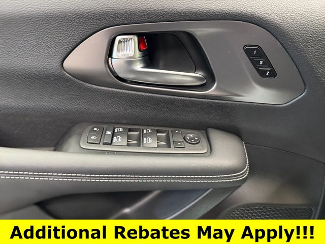 Used 2026 Chrysler Pacifica - photo 26