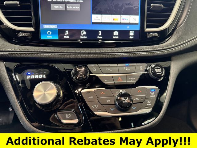 Used 2026 Chrysler Pacifica - photo 6