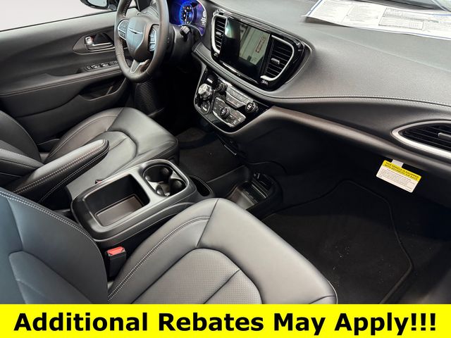 Used 2026 Chrysler Pacifica - photo 7