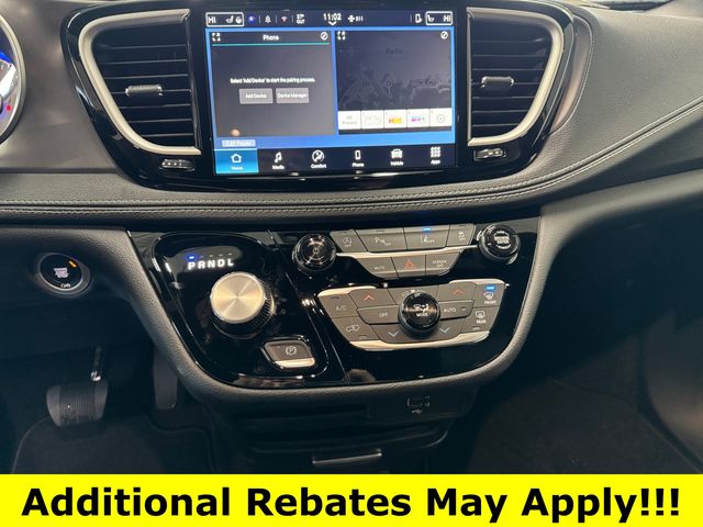 Used 2026 Chrysler Pacifica - photo 8