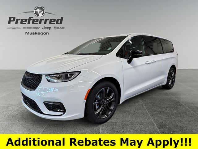Used 2026 Chrysler Pacifica - photo 12