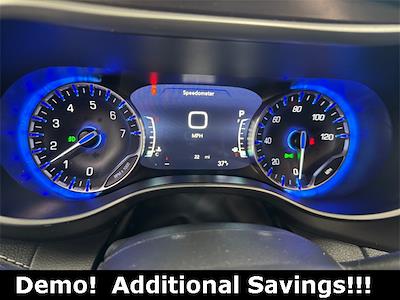 Used 2026 Chrysler Pacifica Select Minivan for sale #626048 - photo 2