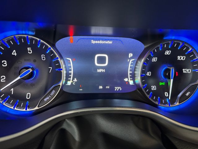 Used 2027 Chrysler Pacifica - photo 2