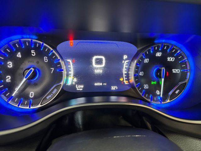 Used 2023 Chrysler Pacifica - photo 5