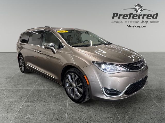 Used 2017 Chrysler Pacifica - photo 1