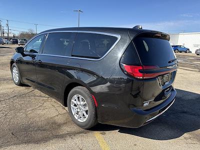 Used 2023 Chrysler Pacifica - photo 1