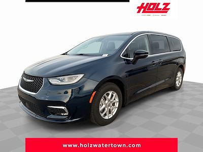Used 2023 Chrysler Pacifica - photo 1