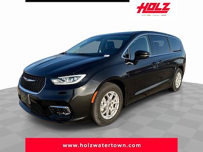 Used 2023 Chrysler Pacifica - photo 1