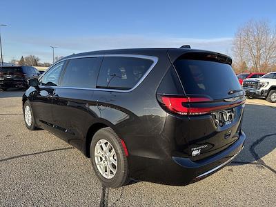 Used 2023 Chrysler Pacifica - photo 1
