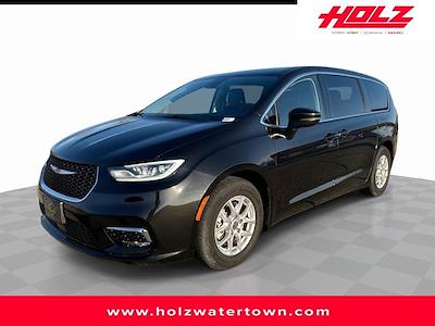 Used 2023 Chrysler Pacifica - photo 1