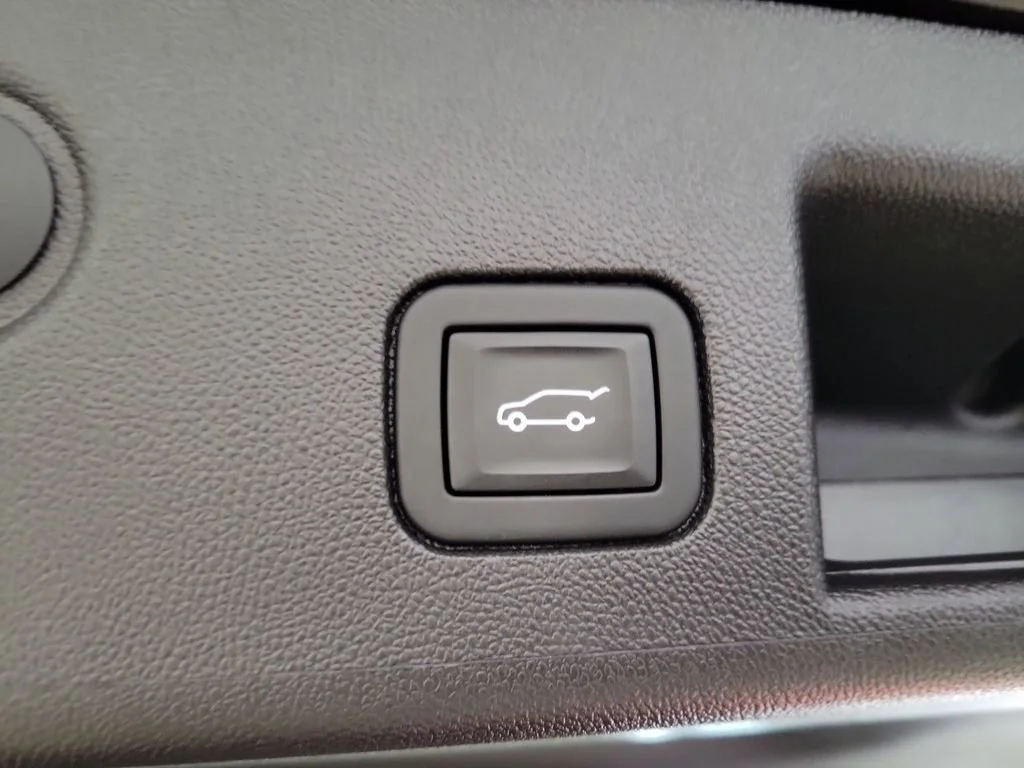 Used 2023 Chevrolet Equinox - photo 23
