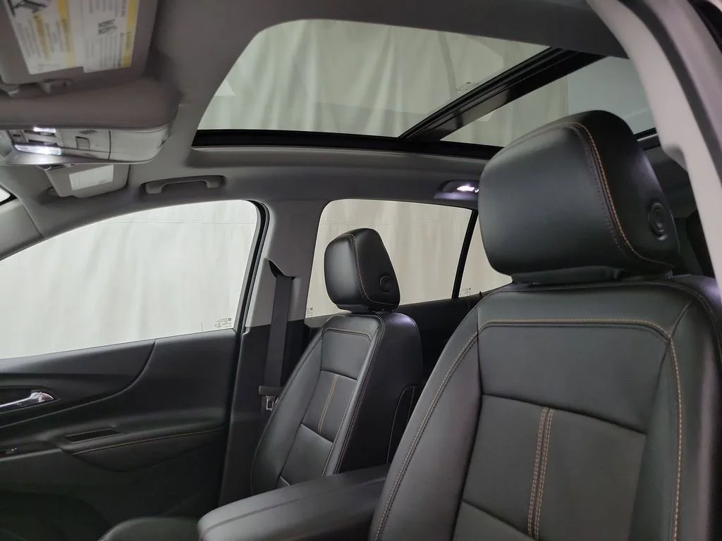 Used 2023 Chevrolet Equinox - photo 11