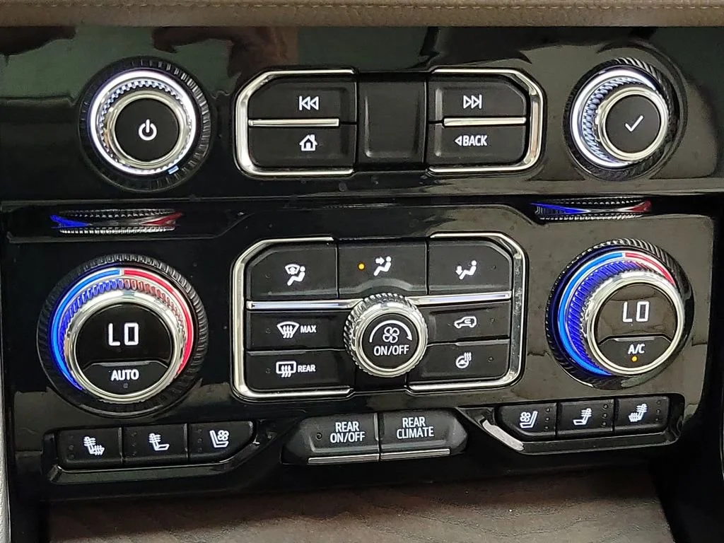Used 2024 GMC Yukon XL - photo 16