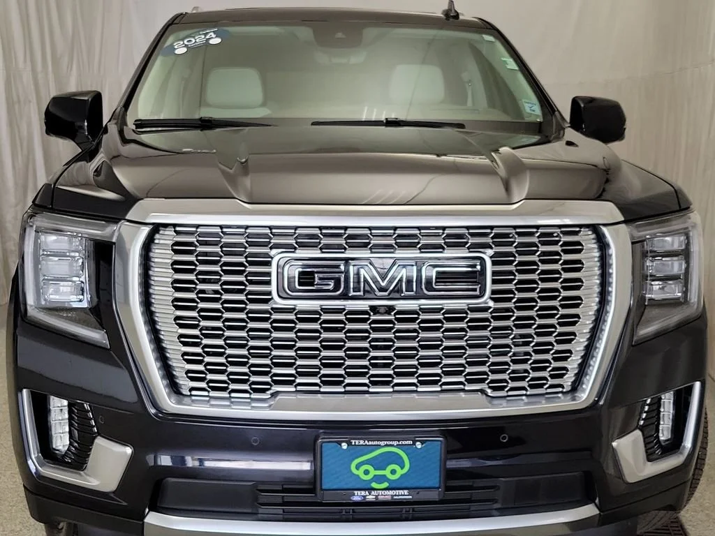Used 2024 GMC Yukon XL - photo 2