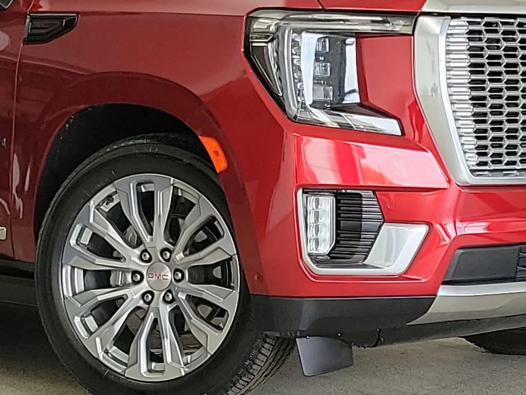 Used 2024 GMC Yukon - photo 2