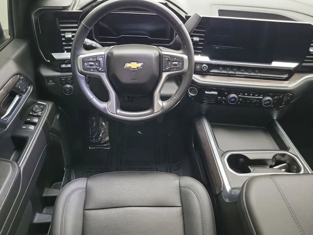 Used 2024 Chevrolet Silverado 2500 - photo 11