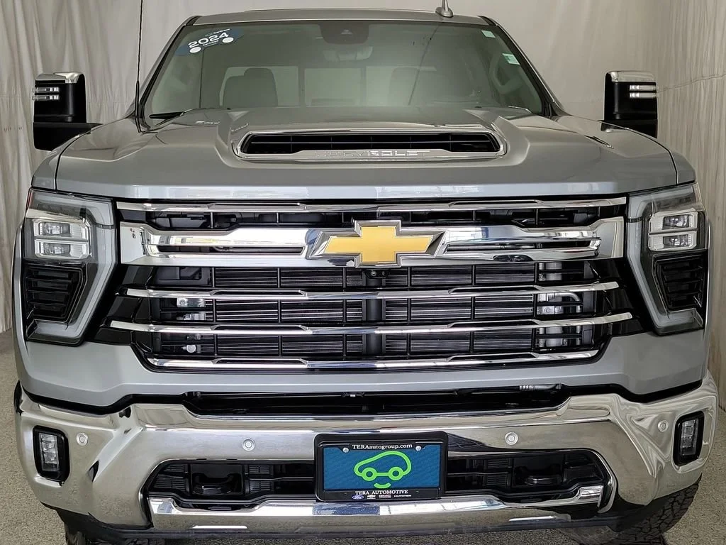 Used 2024 Chevrolet Silverado 2500 - photo 3