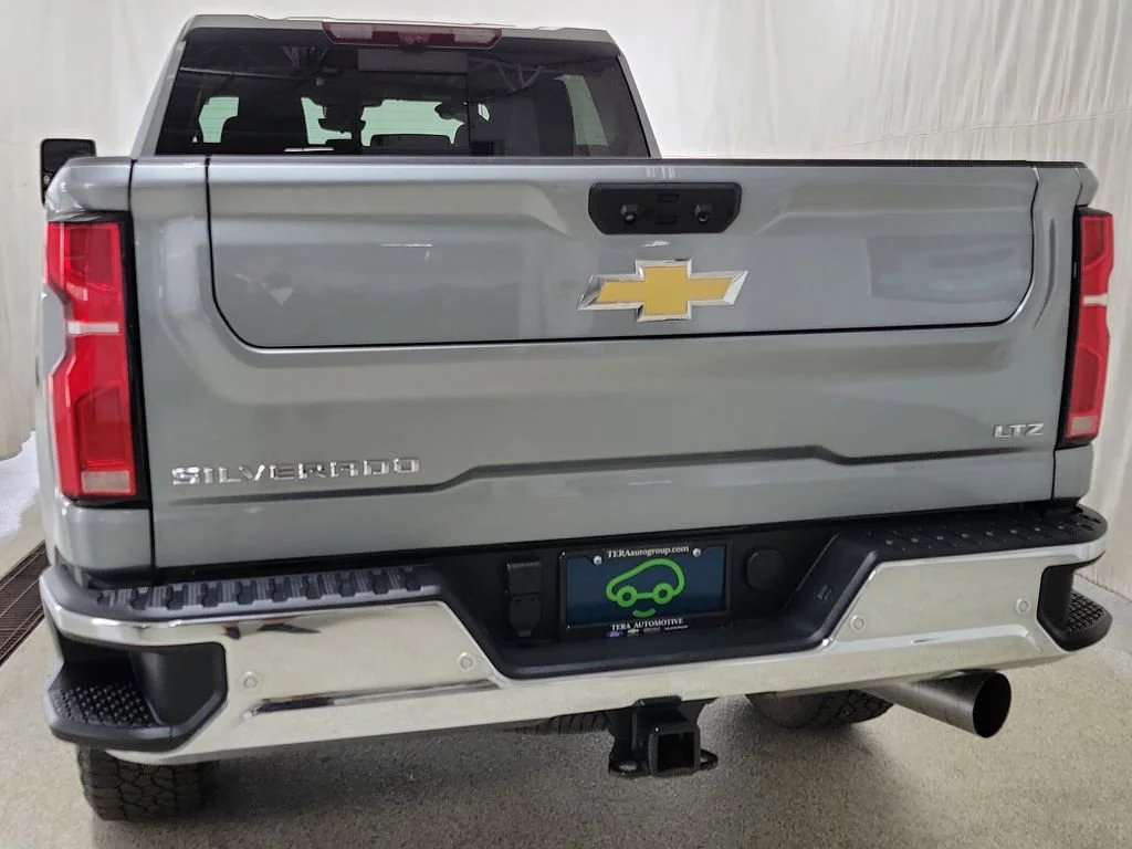 Used 2024 Chevrolet Silverado 2500 - photo 4
