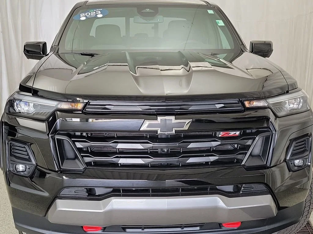 Used 2023 Chevrolet Colorado - photo 3