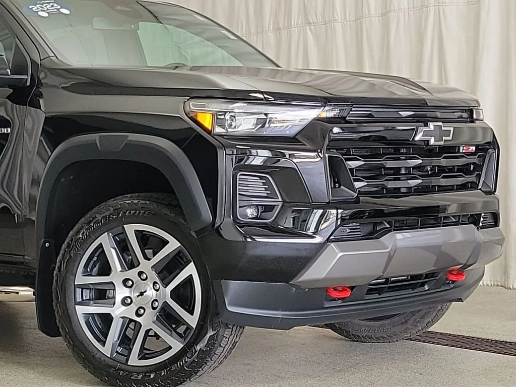 Used 2023 Chevrolet Colorado - photo 5