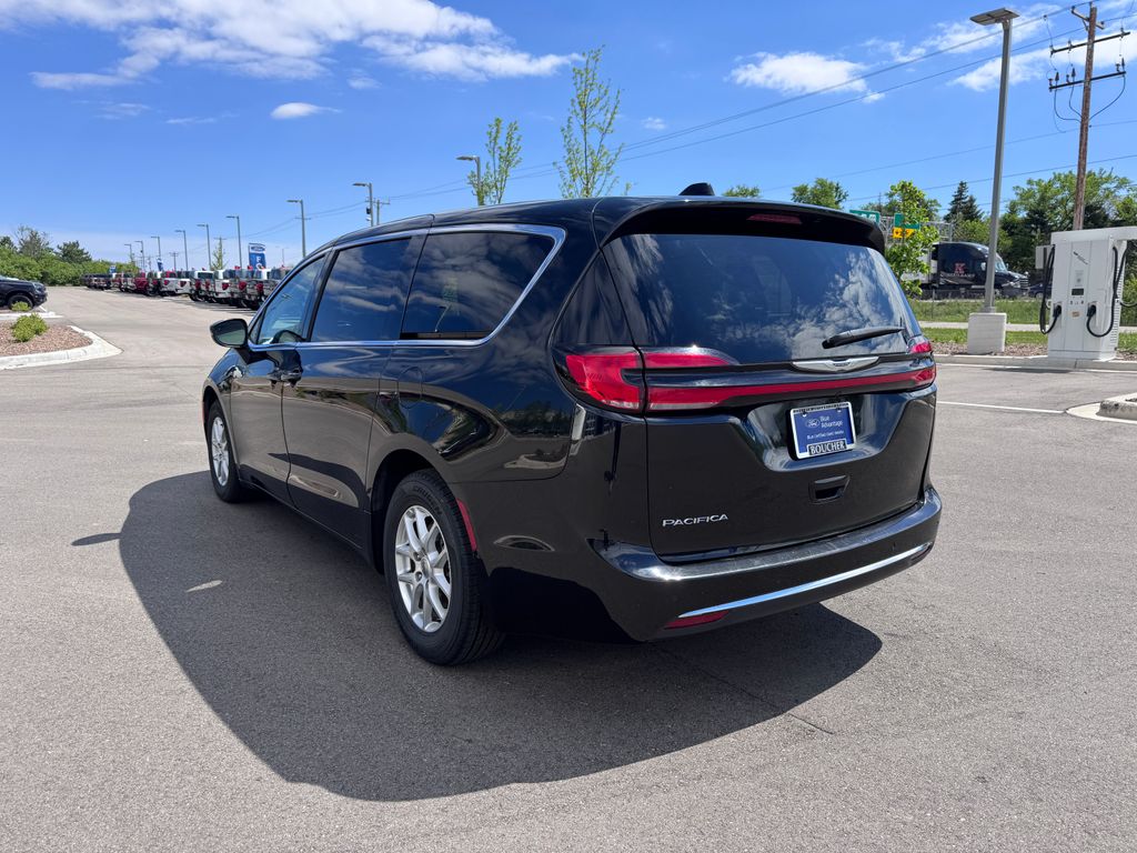 Used 2023 Chrysler Pacifica - photo 5