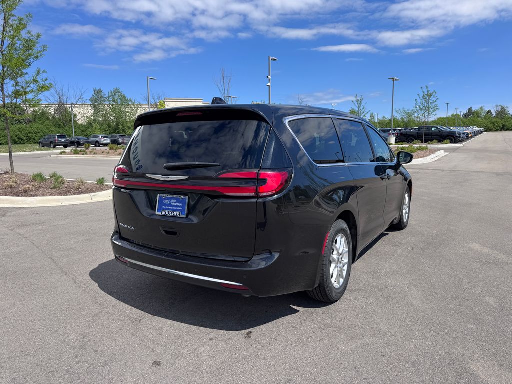 Used 2023 Chrysler Pacifica - photo 6