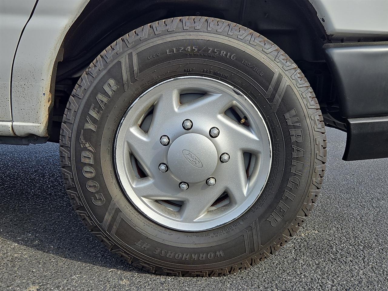 Used 2014 Ford E-150 - photo 10