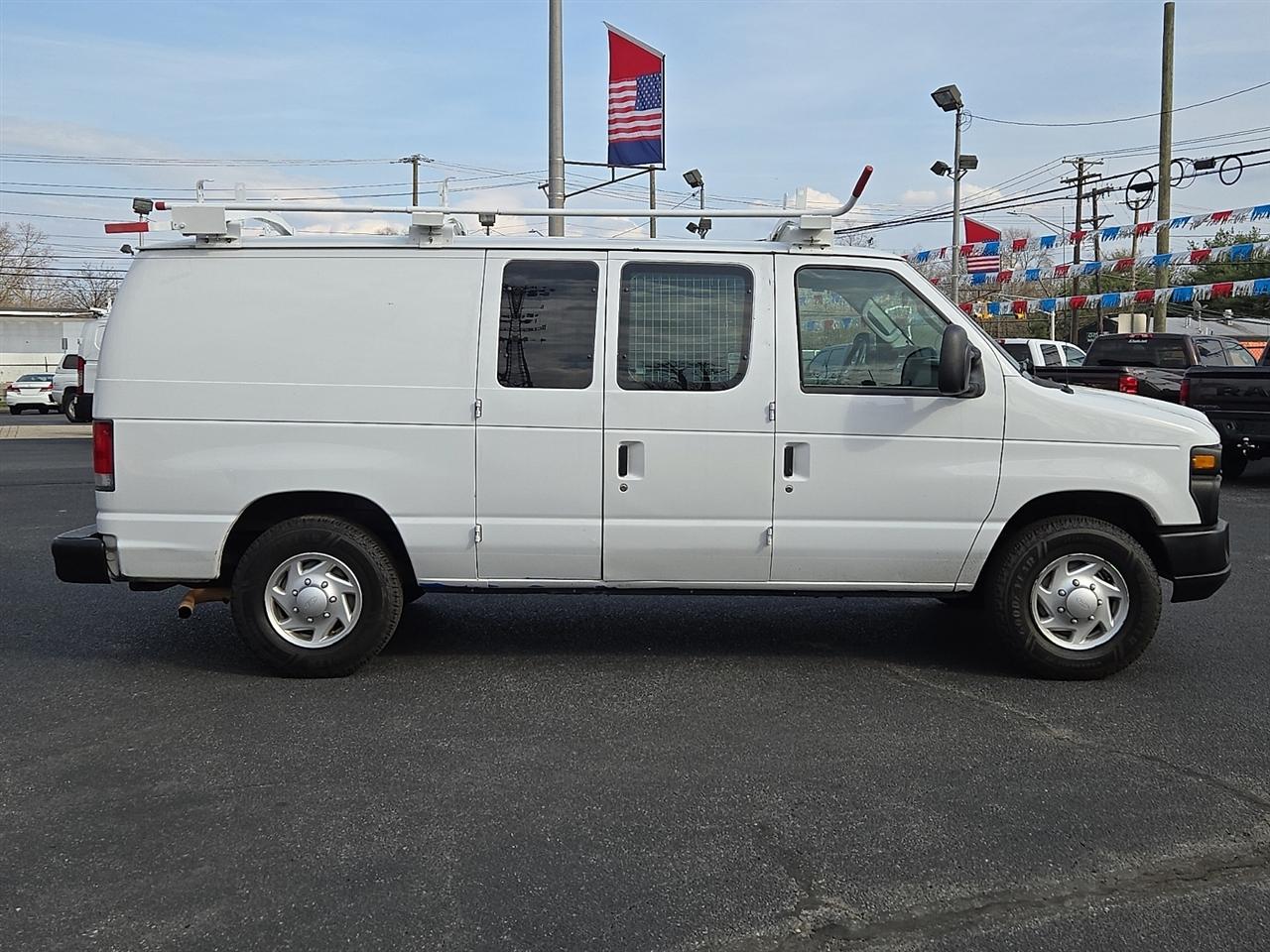 Used 2014 Ford E-150 - photo 9